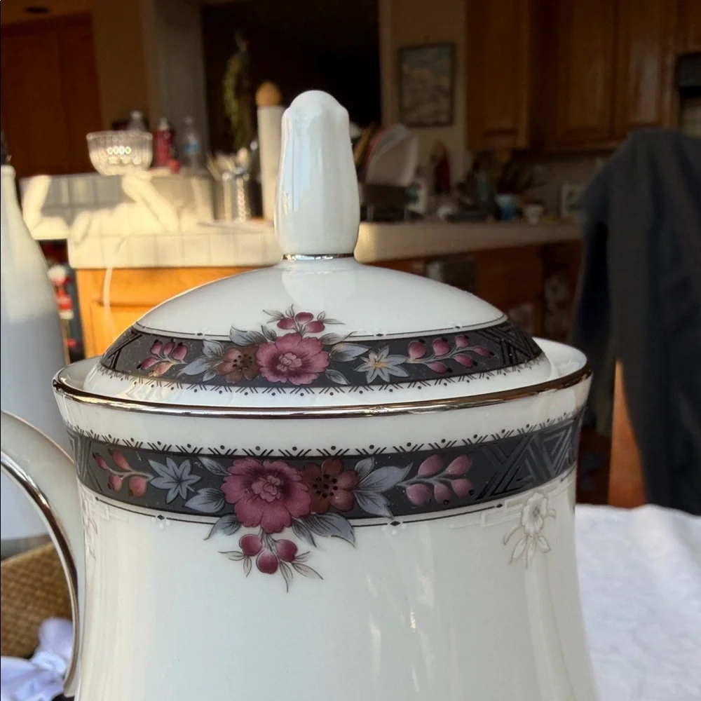 Like new  Noritake Etienne White Porcelain Coffee Pot with lid 10.5” 5 cups